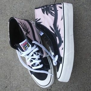 Vans high top shoes NWT